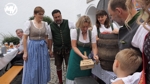 Bei der Bierprobe zum Mühldorfer Volksfest durfte Bürgermeisterin Marianne Zollner dann das Faß der Brauerei Erharting ...