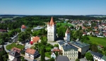Grüne Triebe an den Bämen rund um das Schloss Walkersaich lassen erkennen, dass der Frühling nicht mehr fern ist. 